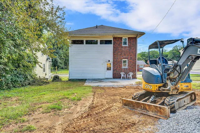 $220,000 | 2431 Delaware Avenue Northwest, Roanoke, VA 24017