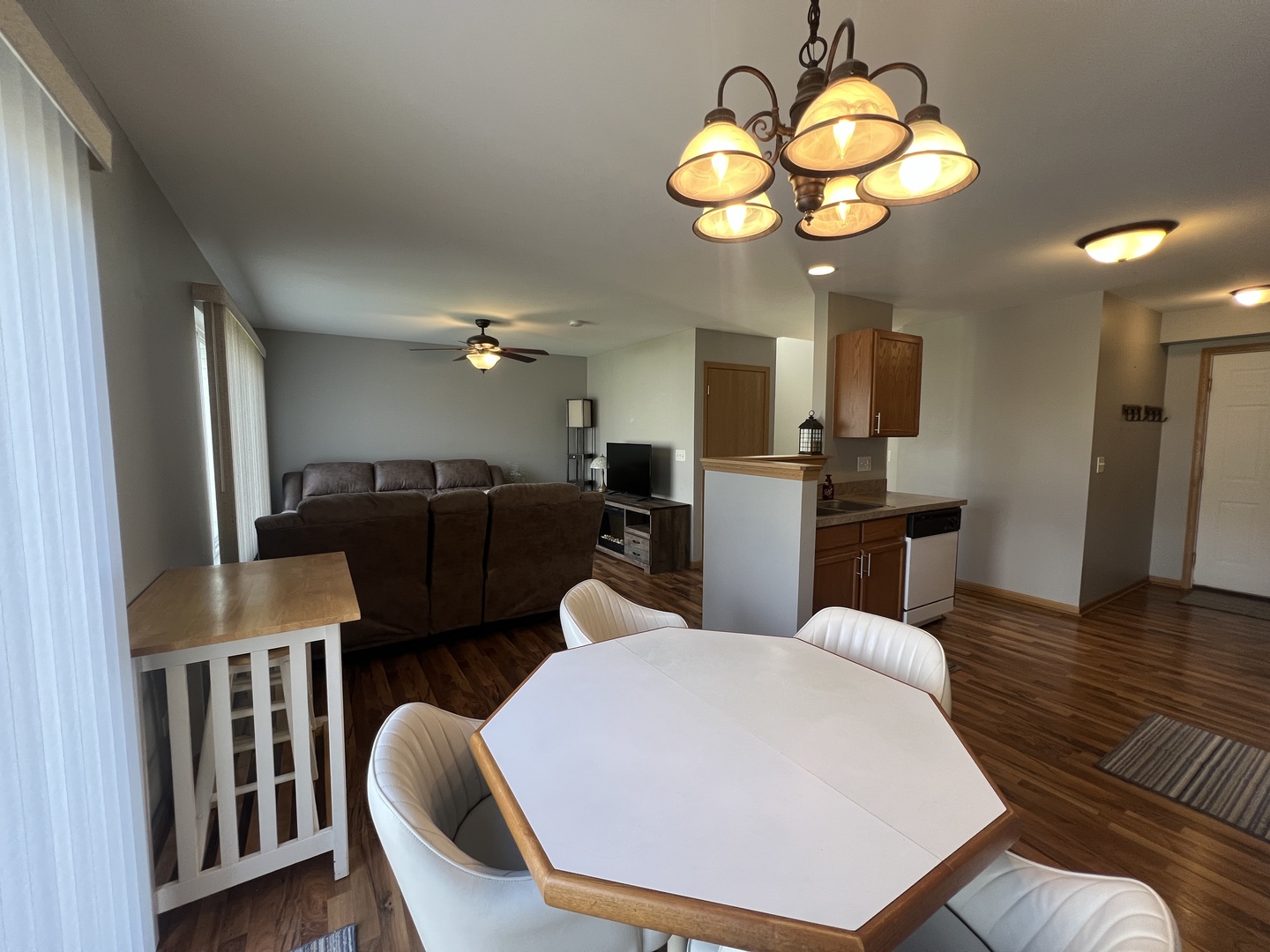 507 Prairie View Drive Minooka, IL 60447 - Photo 5 of 18 a view of a dining room with furniture and wooden floor