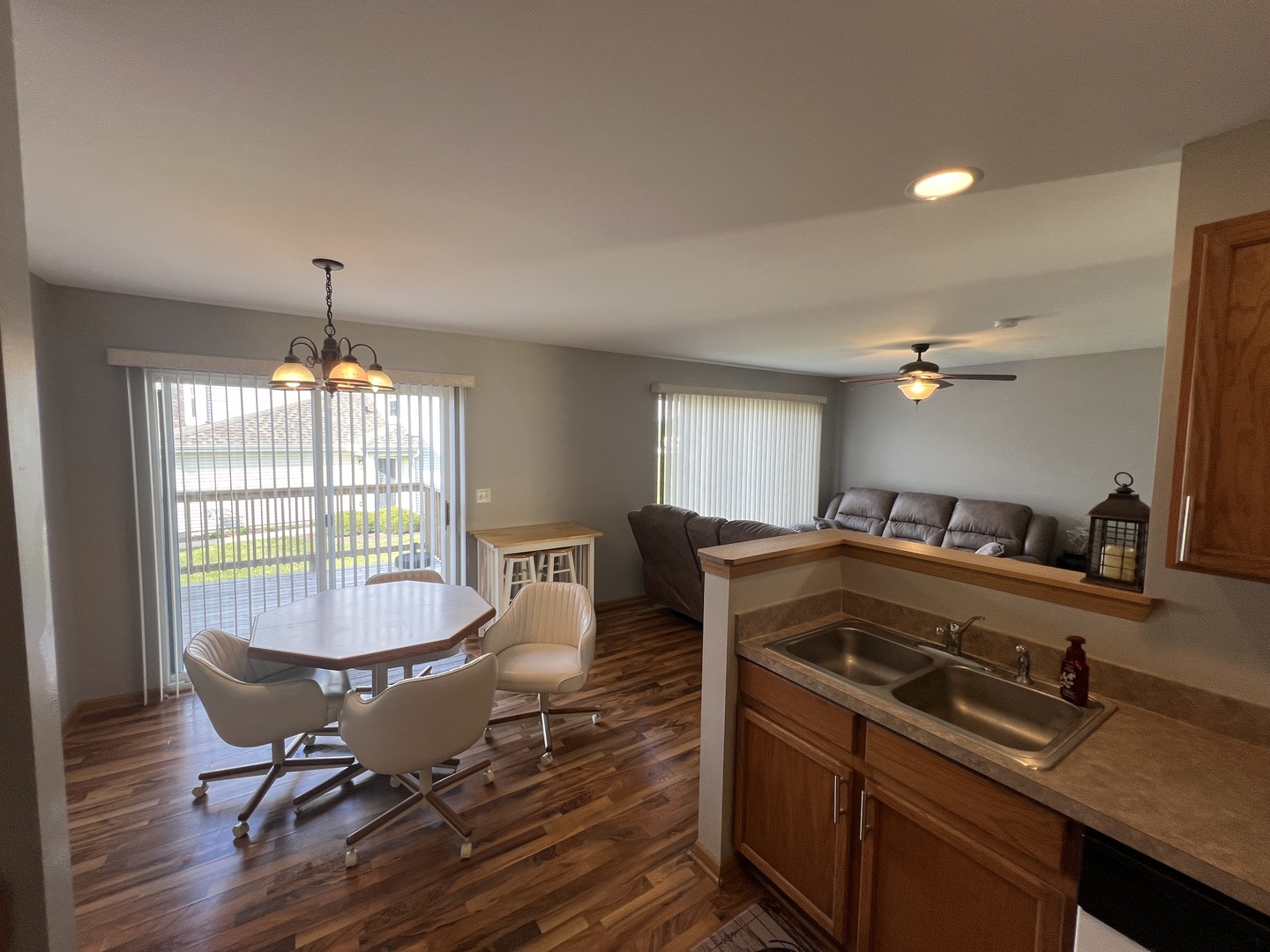 507 Prairie View Drive Minooka, IL 60447 - Photo 8 of 18 a kitchen with a table chairs a stove and a window