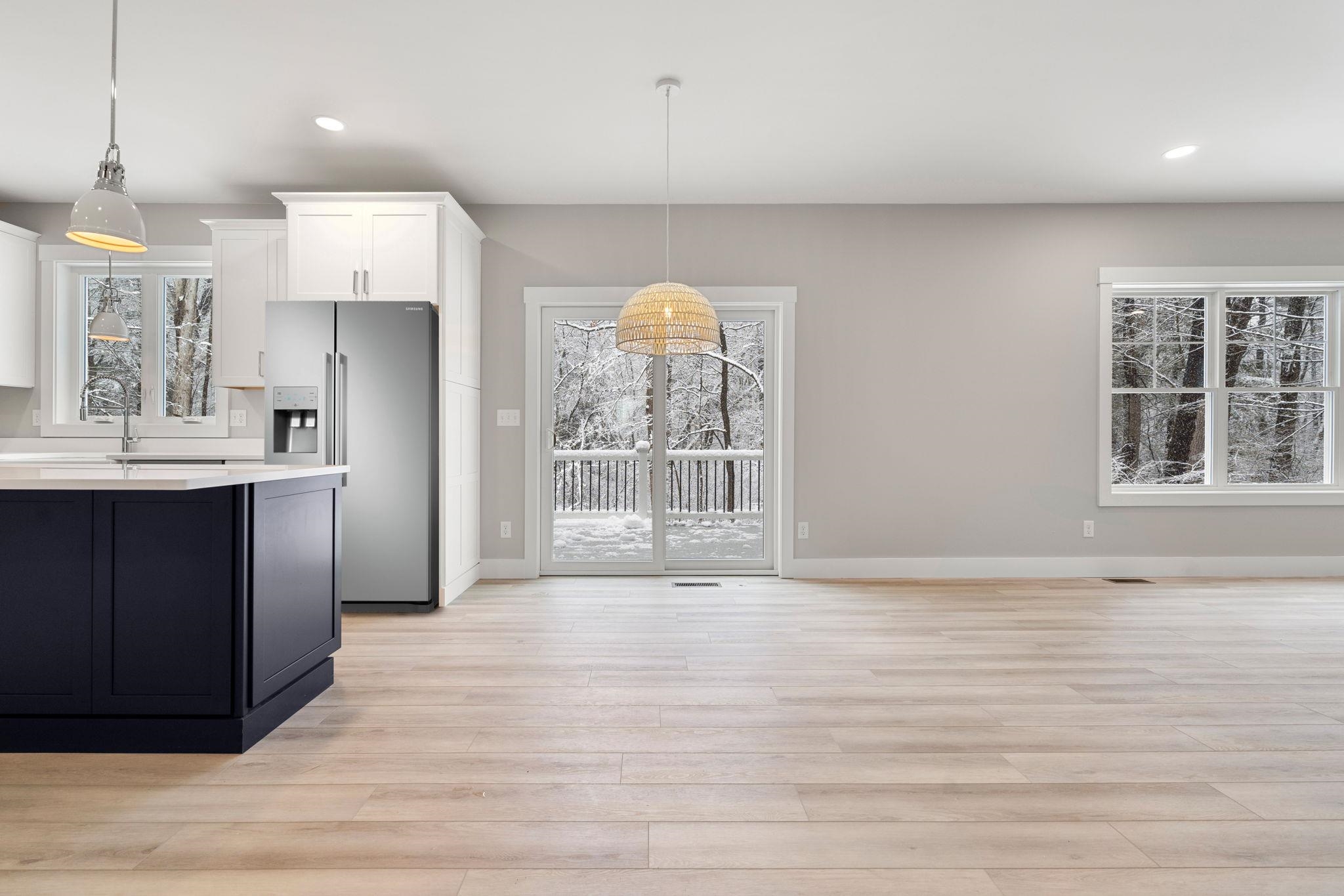 221 Lawrence Road Salem, NH 03079 - Photo 4 of 12