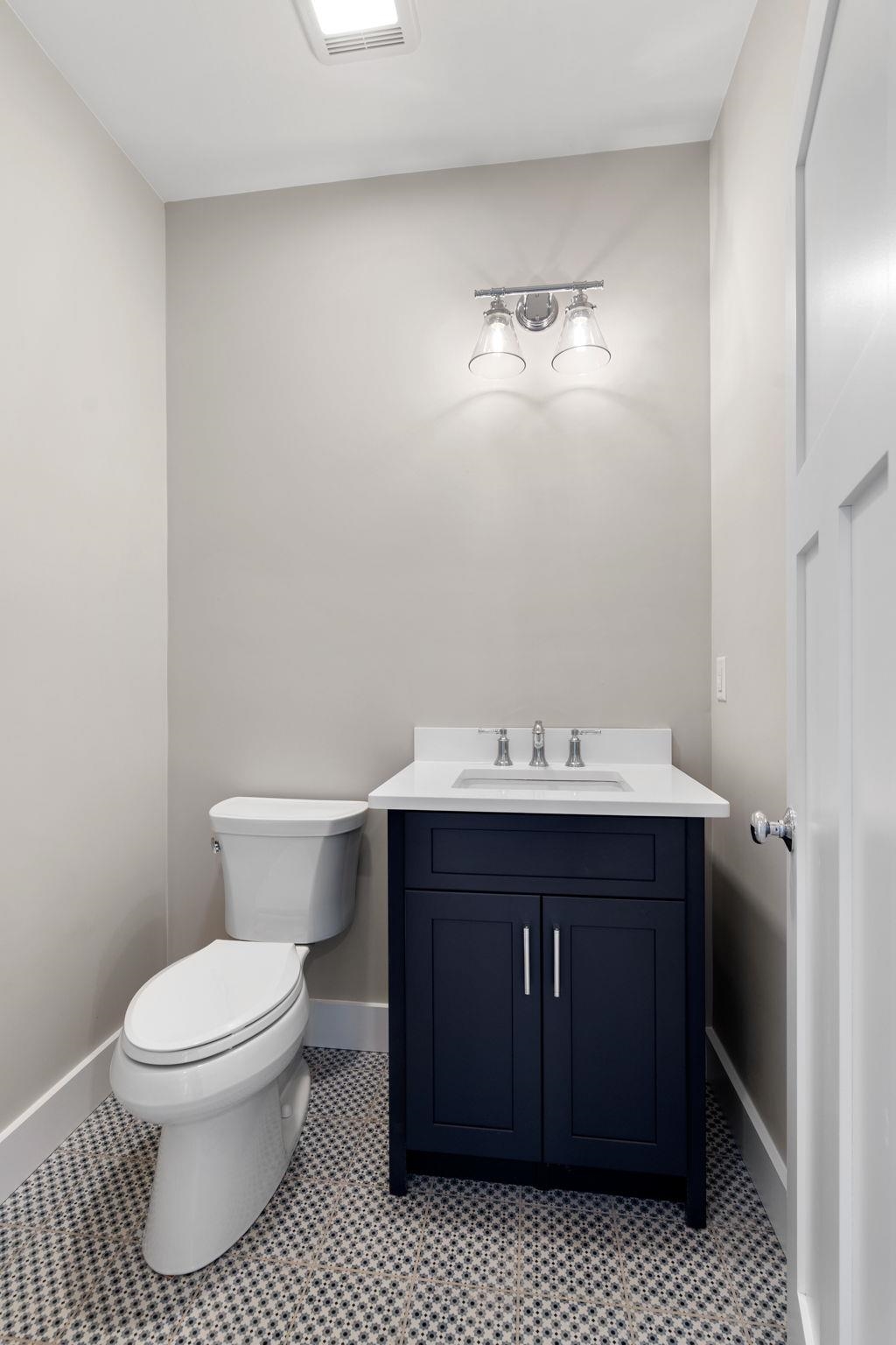 221 Lawrence Road Salem, NH 03079 - Photo 6 of 12