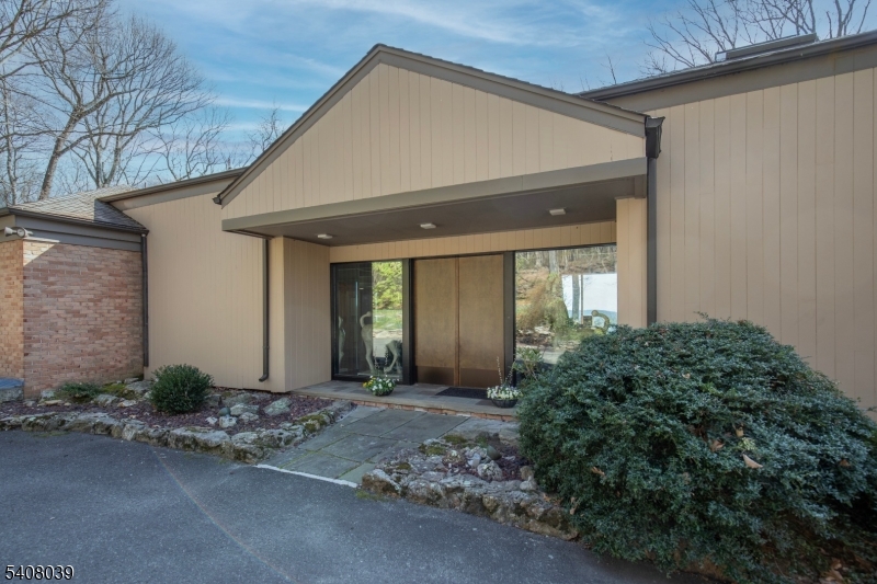 235 Mountainside Road Mendham, NJ 07945 - Photo 4 of 45