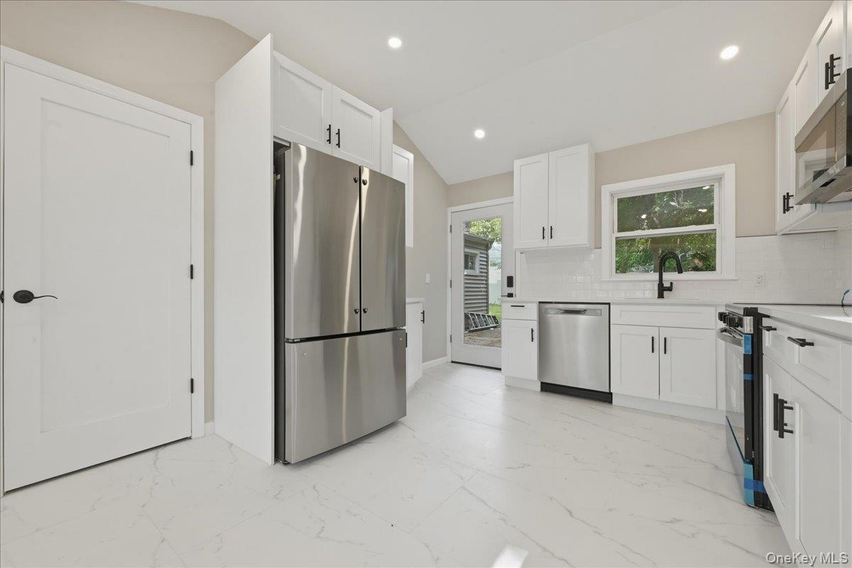 7 Surrey Road Massapequa, NY 11758 - Photo 8 of 31