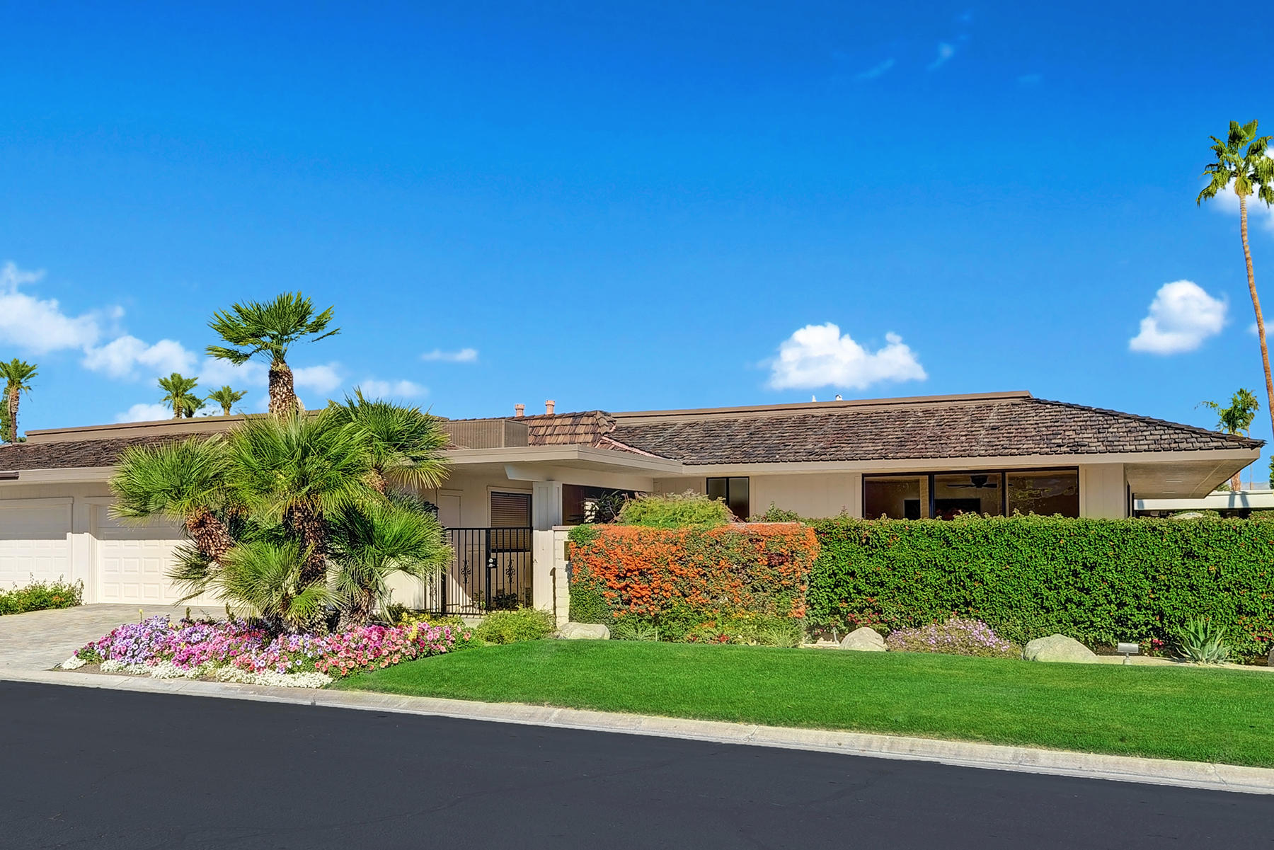 34 Duke Drive Rancho Mirage, CA 92270 - Photo 6 of 32 a front view of a house with a yard