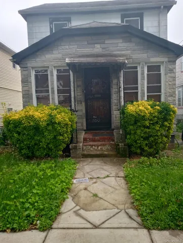 $720,000 | 194-24 111th Road | Hollis