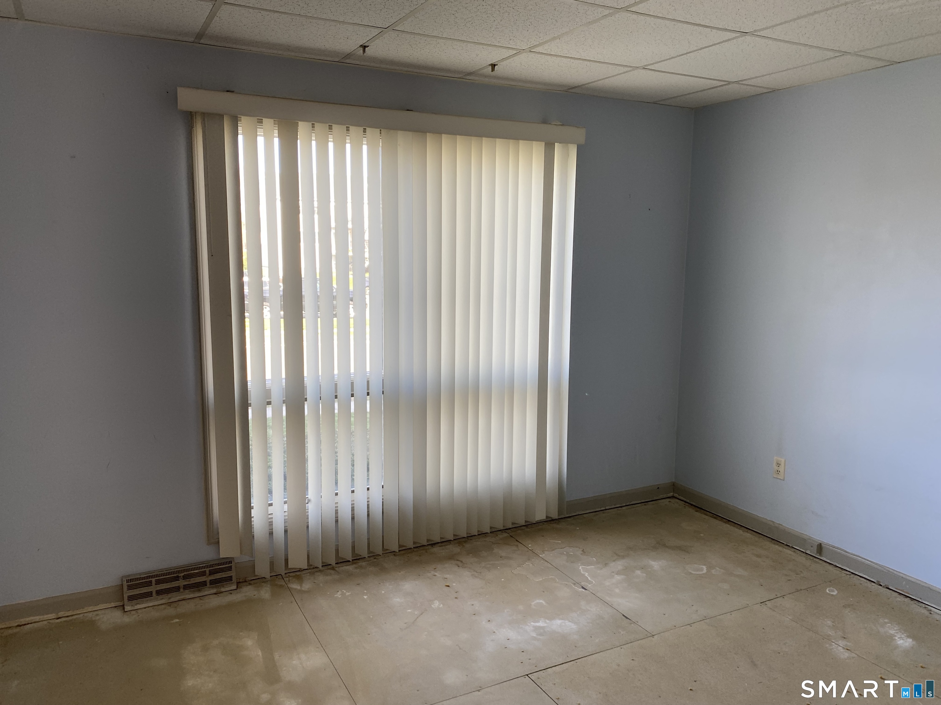 57 Carriage Path South Milford, CT 06460 - Photo 10 of 11 an empty room with windows