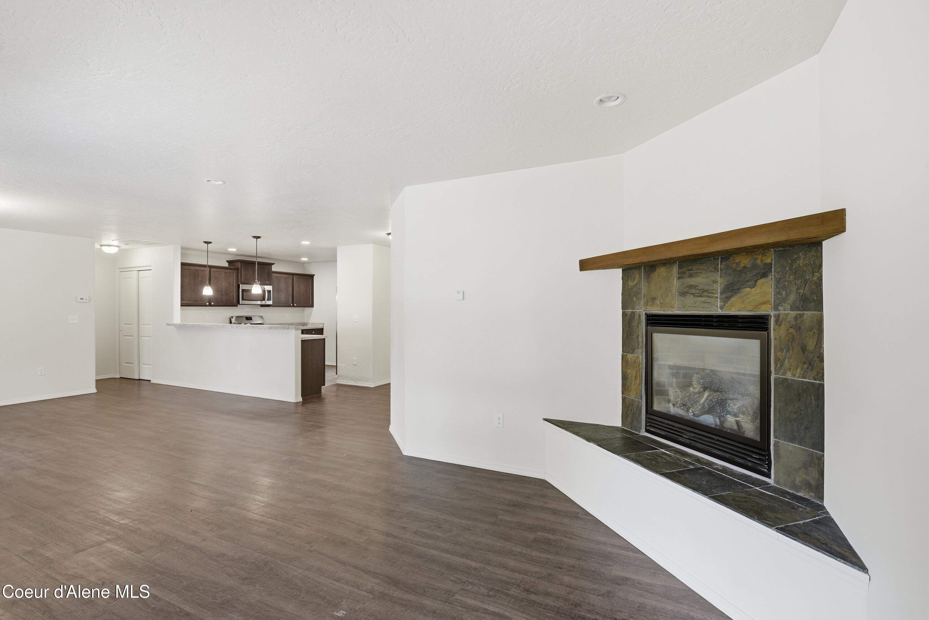 1121 Honeysuckle Avenue Sandpoint, ID 83864 - Photo 5 of 41 Living Room