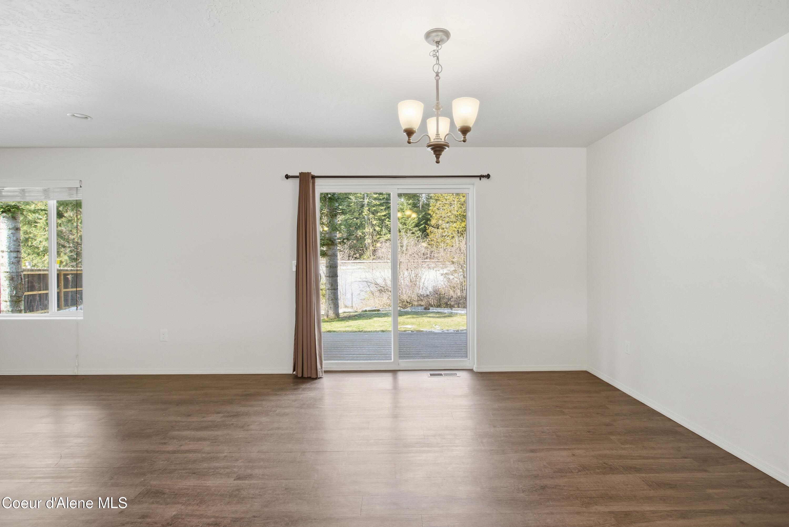 1121 Honeysuckle Avenue Sandpoint, ID 83864 - Photo 7 of 41 Living Room