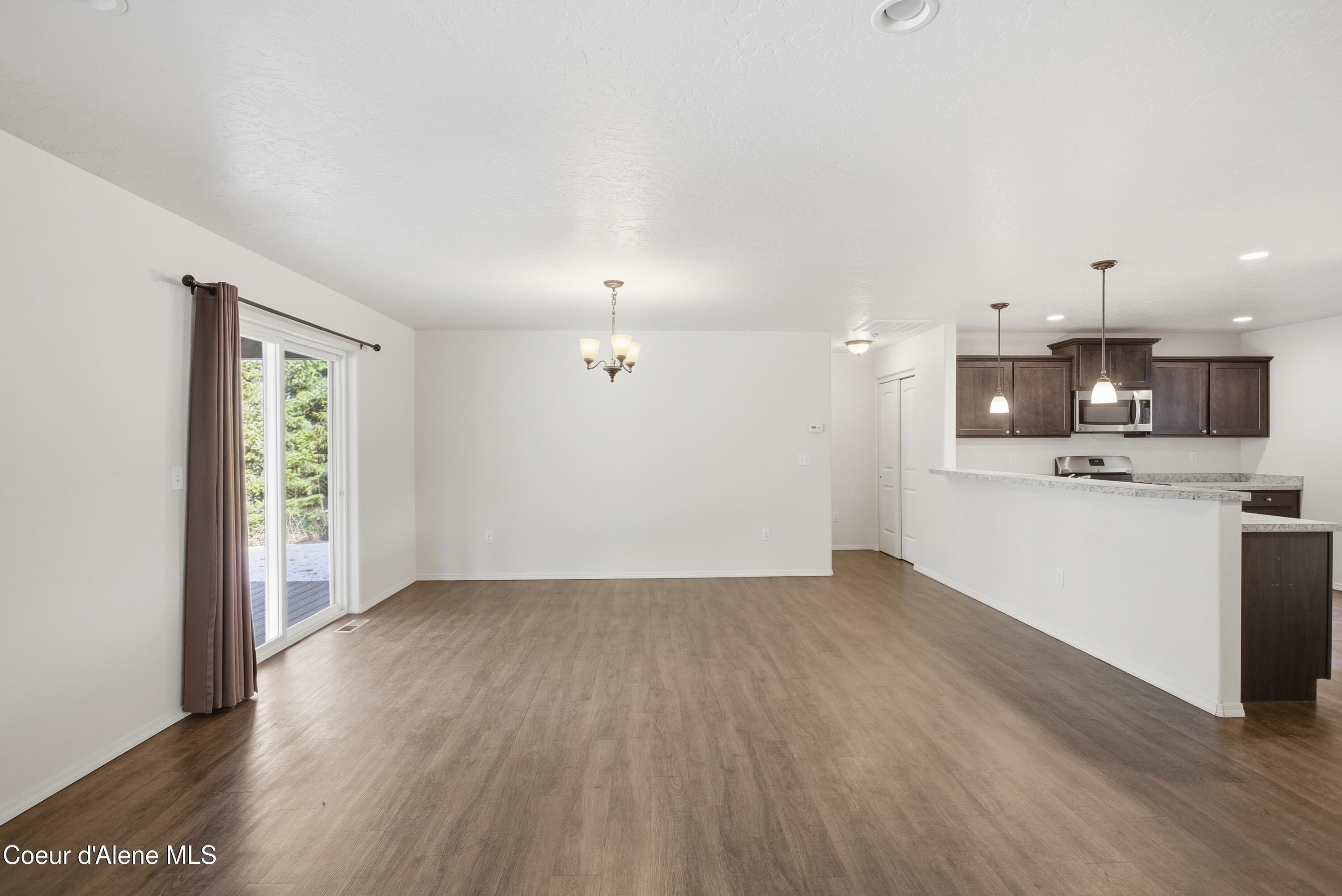 1121 Honeysuckle Avenue Sandpoint, ID 83864 - Photo 8 of 41 Living Room