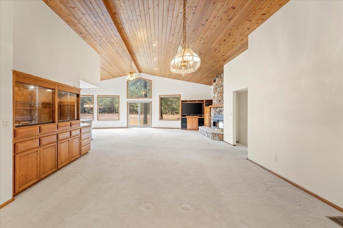 1138 Deetz Road Mount Shasta, CA 96067 - Photo 6 of 49 Gallery Image 6