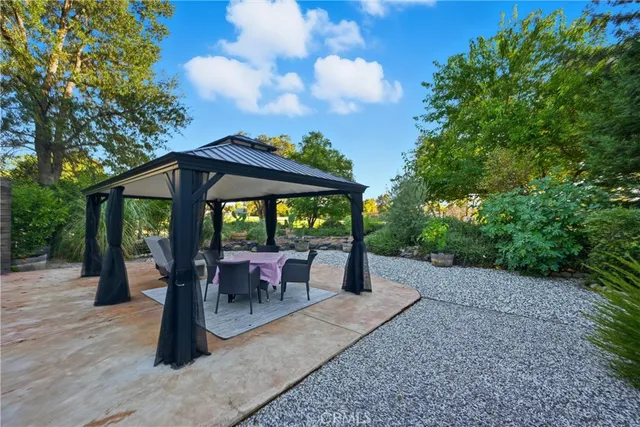a view of a house with backyard and a tree