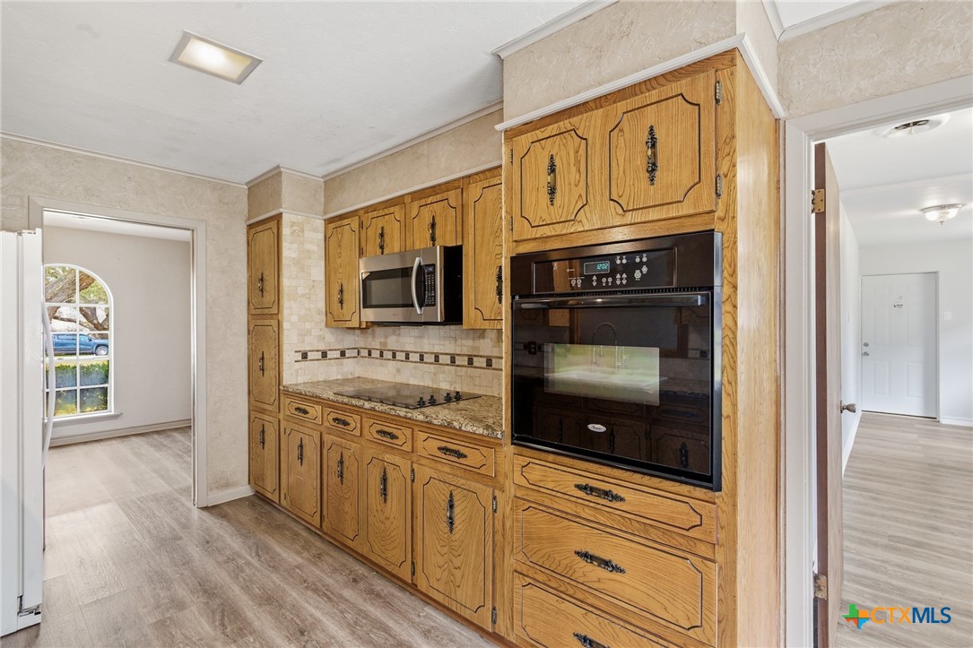 703 Tranquillo Drive Victoria, TX 77905 - Photo 11 of 34 Kitchen