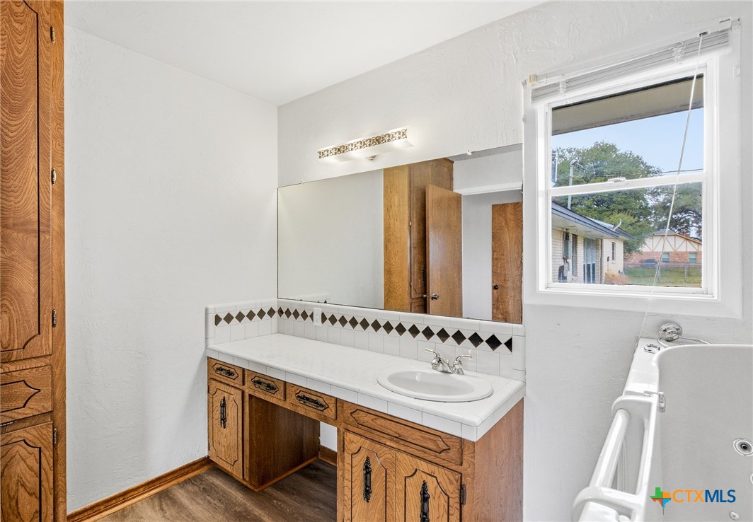 703 Tranquillo Drive Victoria, TX 77905 - Photo 17 of 34 Extra Adult Bath