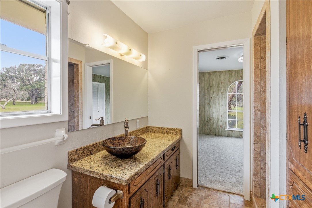 703 Tranquillo Drive Victoria, TX 77905 - Photo 28 of 34 Hollywood Bath Between Bedroom 2 and 3