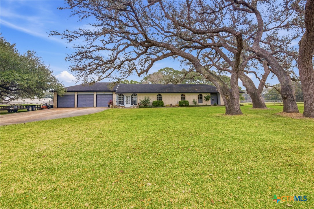 703 Tranquillo Drive Victoria, TX 77905 - Photo 3 of 34