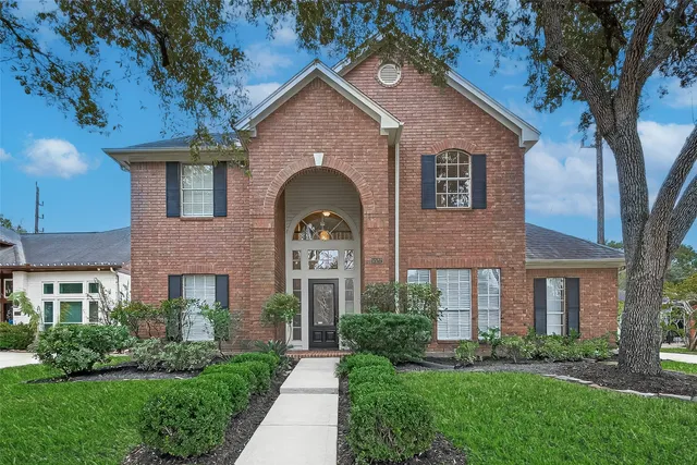 $450,000 | 5522 Whisper Ridge Drive, Sugar Land, TX 77479