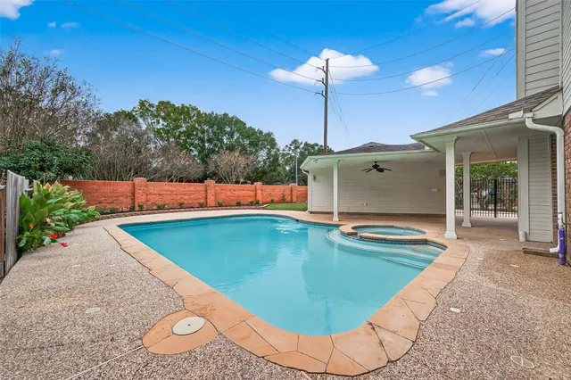 $450,000 | 5522 Whisper Ridge Drive, Sugar Land, TX 77479