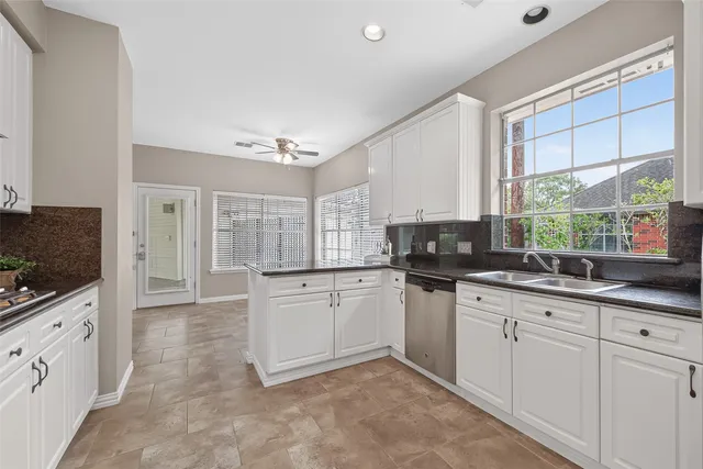 $450,000 | 5522 Whisper Ridge Drive, Sugar Land, TX 77479