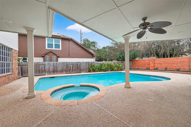 $450,000 | 5522 Whisper Ridge Drive, Sugar Land, TX 77479