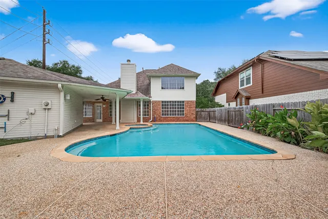 $450,000 | 5522 Whisper Ridge Drive, Sugar Land, TX 77479