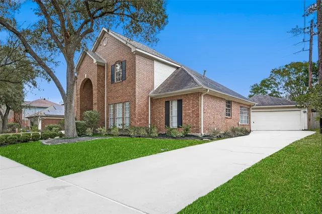 $450,000 | 5522 Whisper Ridge Drive, Sugar Land, TX 77479