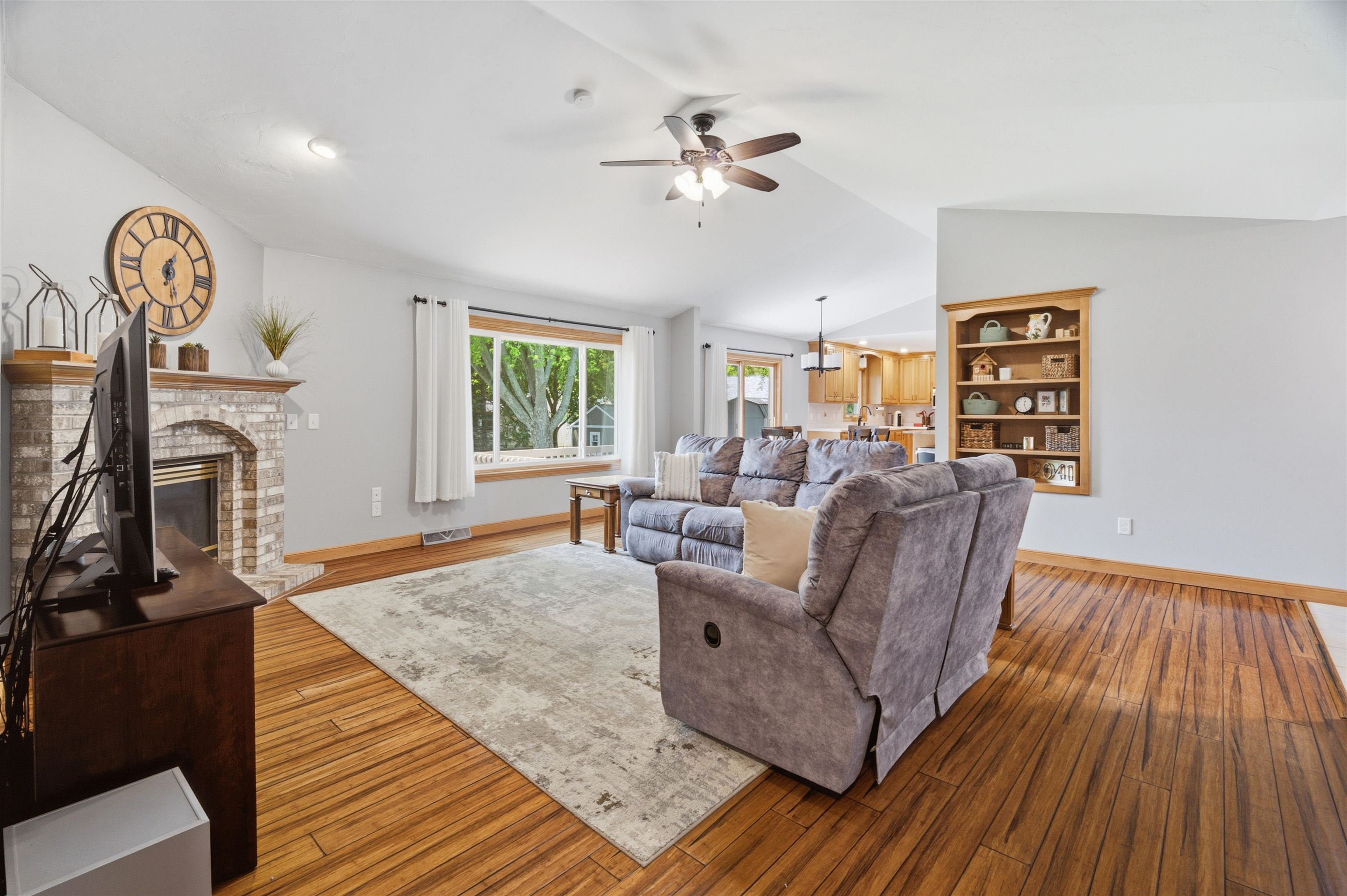 127 Barefoot Court Appleton, WI 54913 - Photo 12 of 57