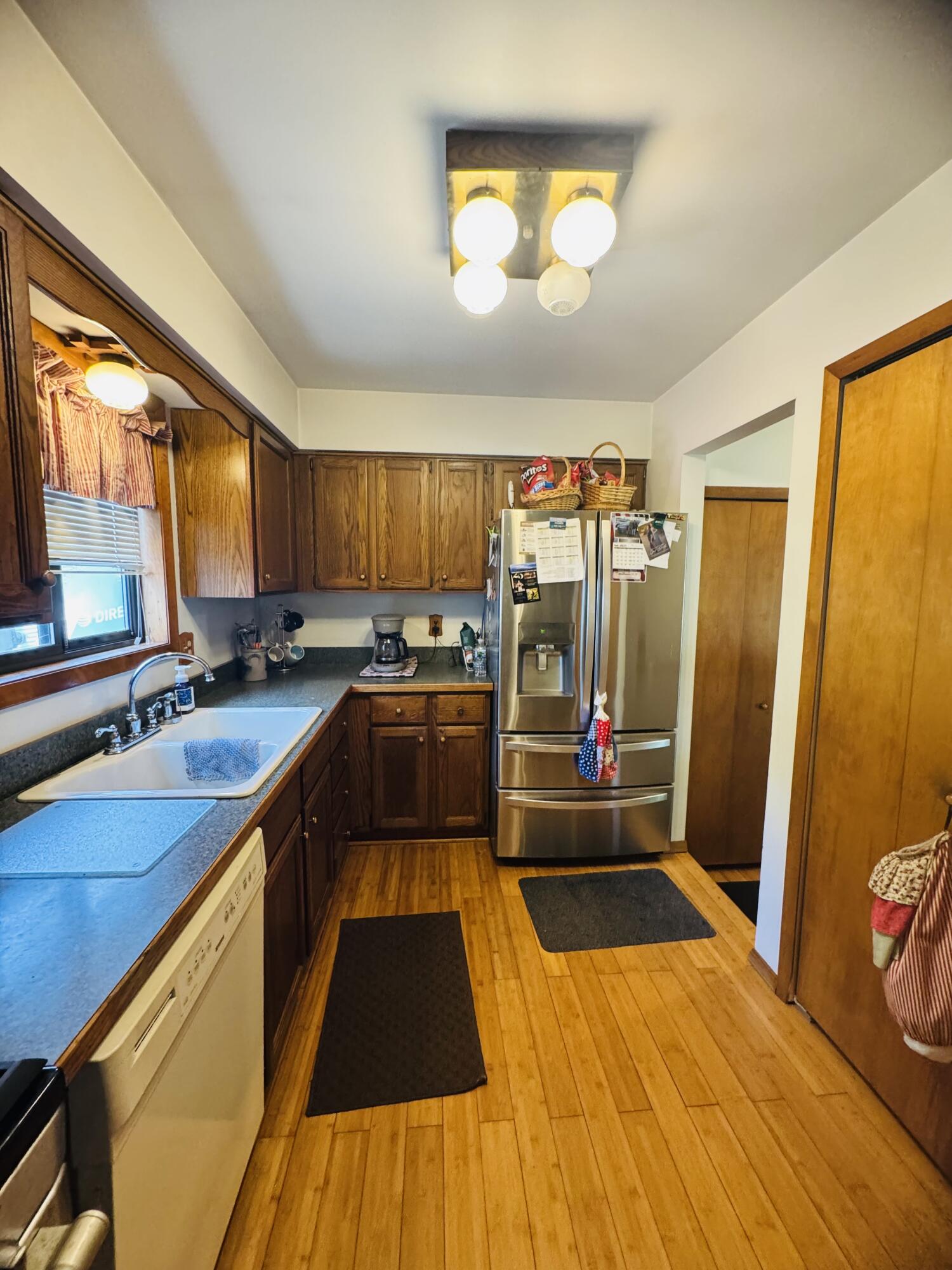 3726 Ruth Avenue Lansing, MI 48910 - Photo 9 of 44 IMG_1290