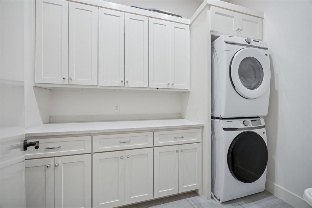 5104 Vandelia Street Dallas, TX 75235 - Photo 27 of 40 a utility room with dryer and washer