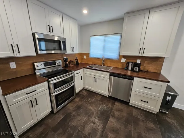 $2,900 | 1308 South 16th Street, Las Vegas, NV 89104