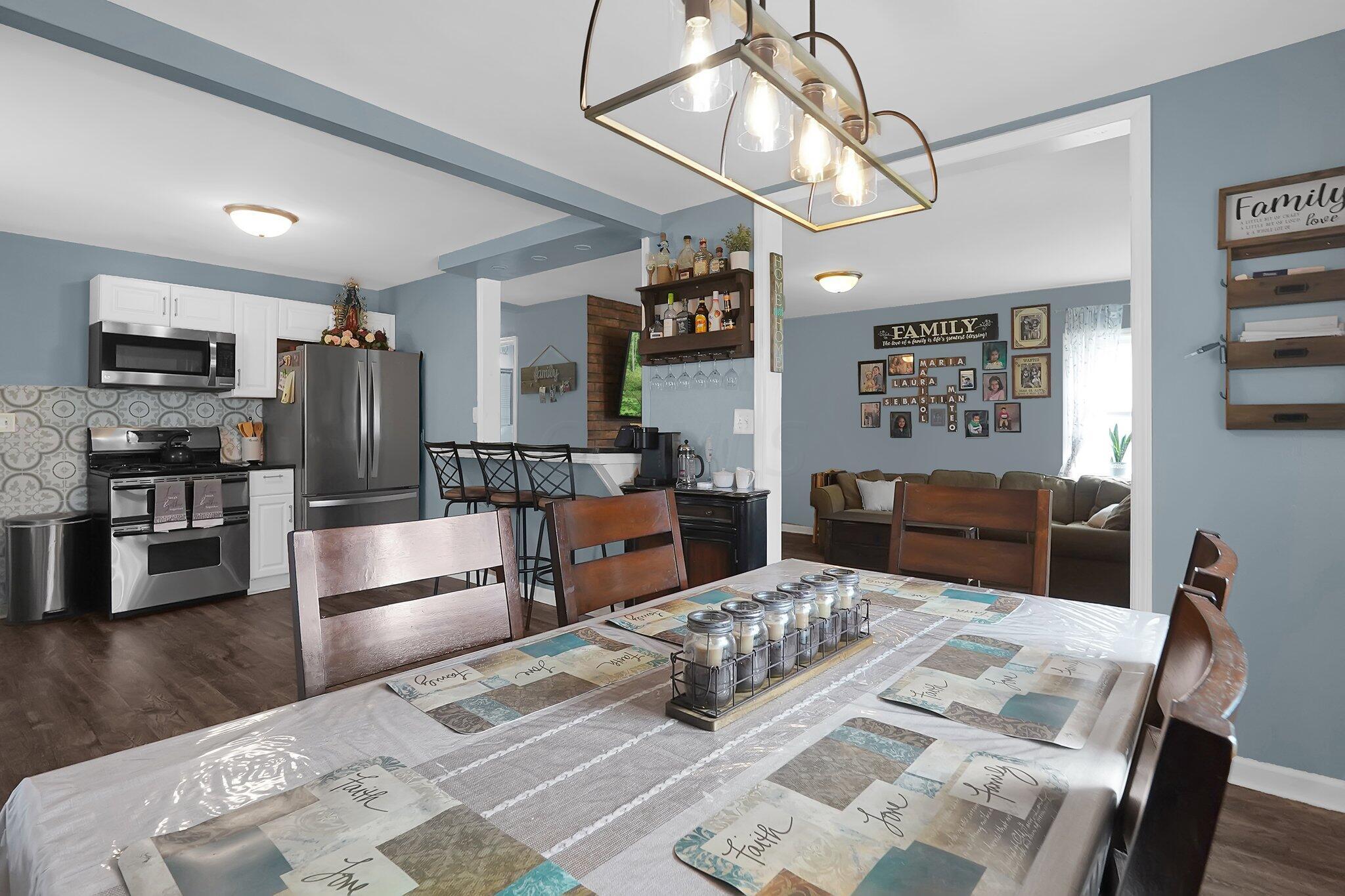 1540 East Weber Road Columbus, OH 43224 - Photo 8 of 28 dining/kitchen