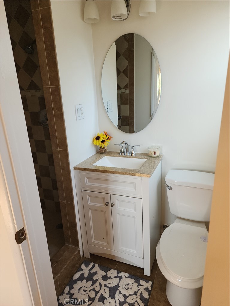 11442 Pomering Road Downey, CA 90241 - Photo 11 of 11 Primary Bedroom Bathroom