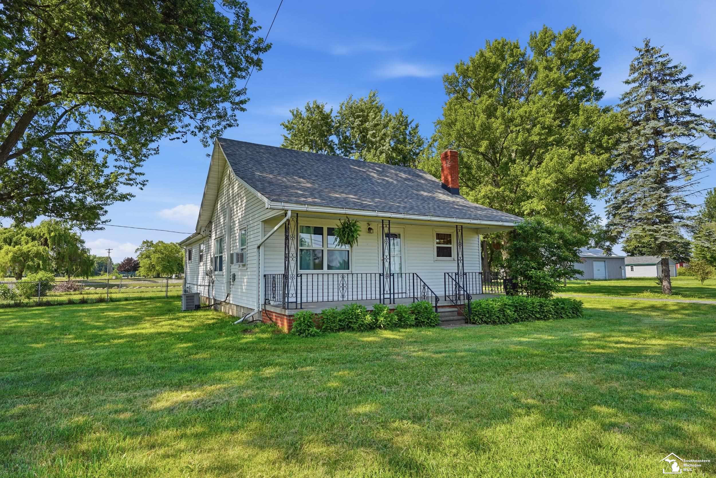 2870 Carleton Rockwood Road Carleton, MI 48117 - Photo 3 of 28