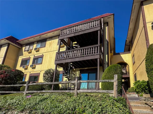 $400,000 | 18 Granada Crescent, Unit 1, White Plains, NY 10603