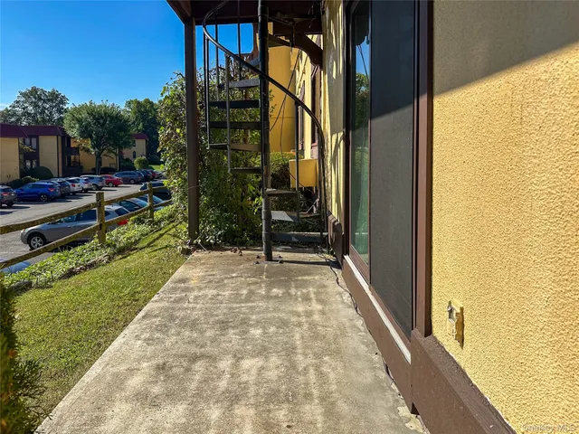 $400,000 | 18 Granada Crescent, Unit 1, White Plains, NY 10603