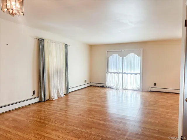 $400,000 | 18 Granada Crescent, Unit 1, White Plains, NY 10603