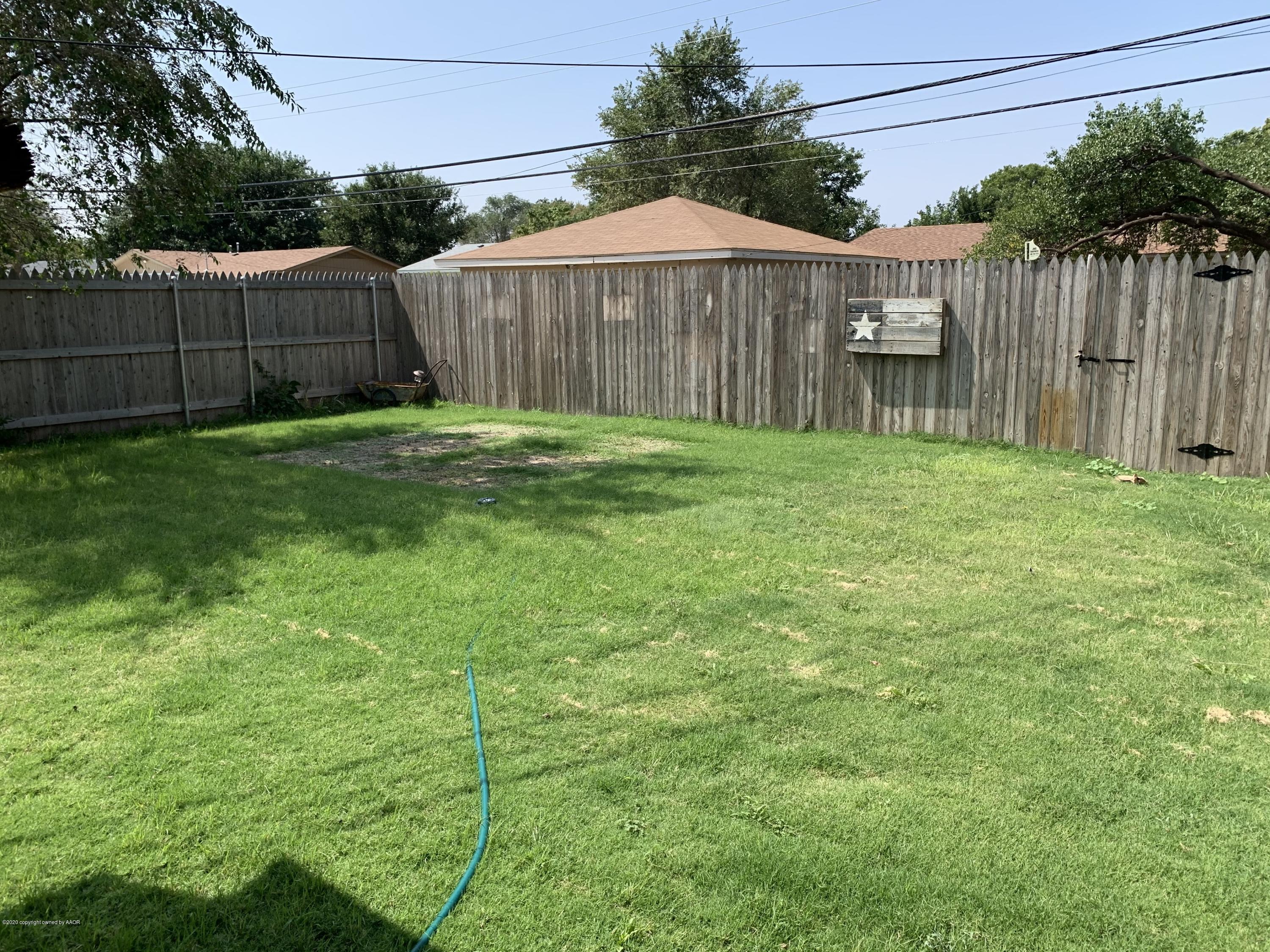 4406 Ridgecrest Circle Amarillo, TX 79109 - Photo 12 of 12 a garden covered with wooden fence
