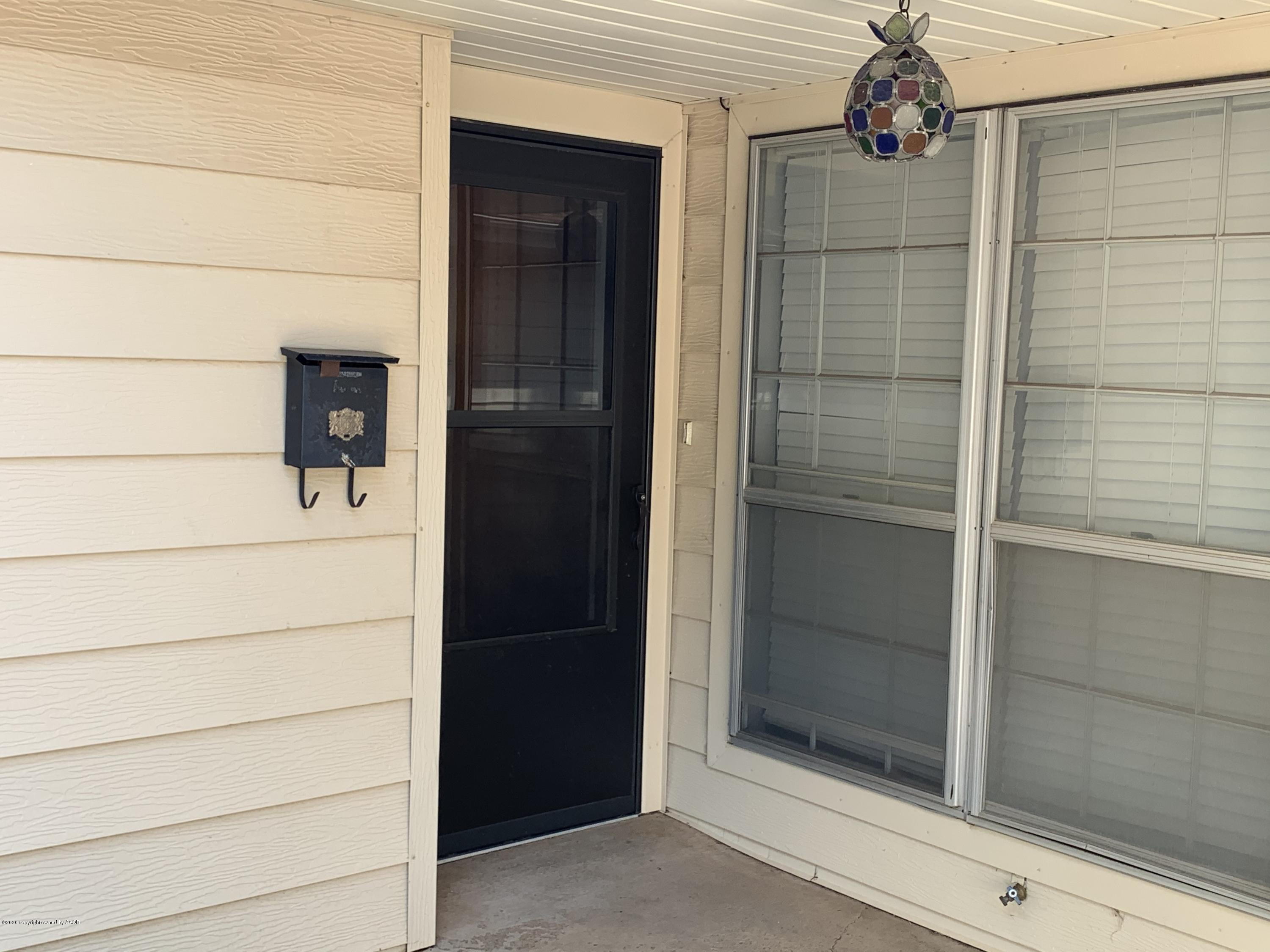 4406 Ridgecrest Circle Amarillo, TX 79109 - Photo 2 of 12 a bathroom with a shower