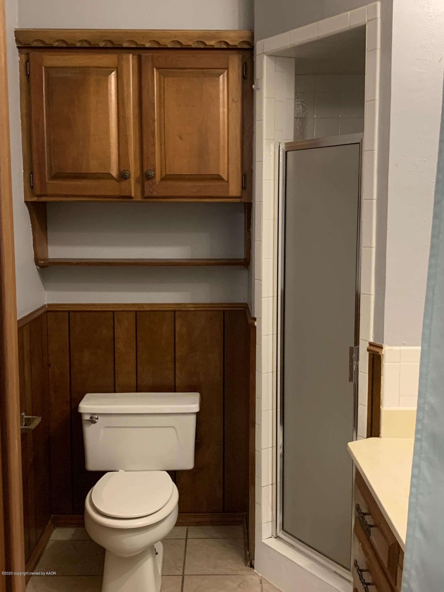 4406 Ridgecrest Circle Amarillo, TX 79109 - Photo 8 of 12 a bathroom with a toilet
