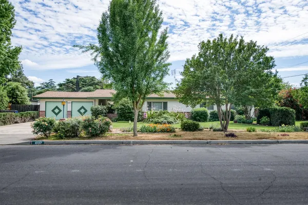$425,000 | 1037 West Fairmont Avenue, Fresno, CA 93705