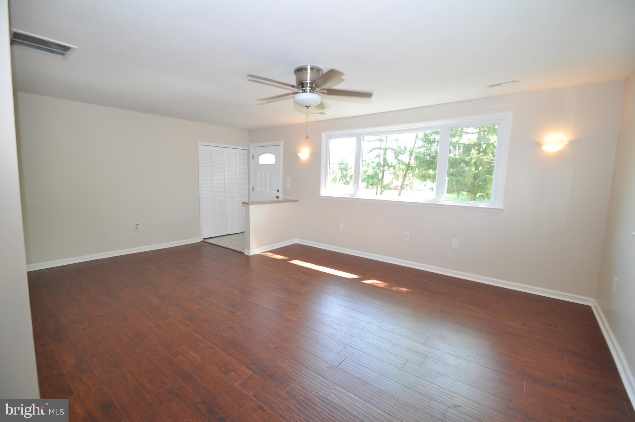 702 Maxa Road Aberdeen, MD 21001 - Photo 3 of 29 Living Room
