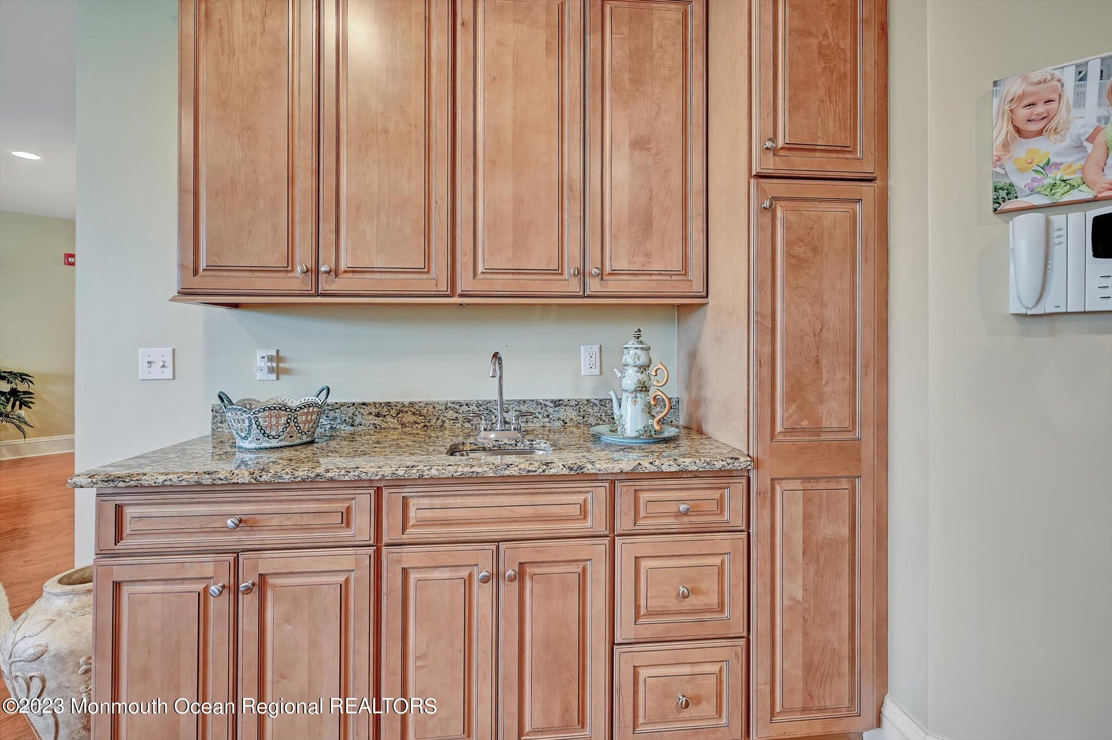 232 Oval Road Manasquan, NJ 08736 - Photo 24 of 56 24-Wet bar