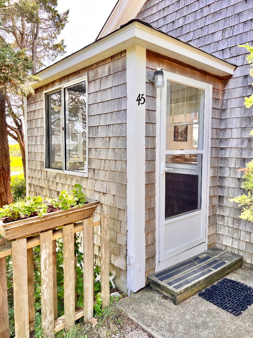 45 Windemere Road Oak Bluffs, MA 02557 - Photo 6 of 89 Front Entrance