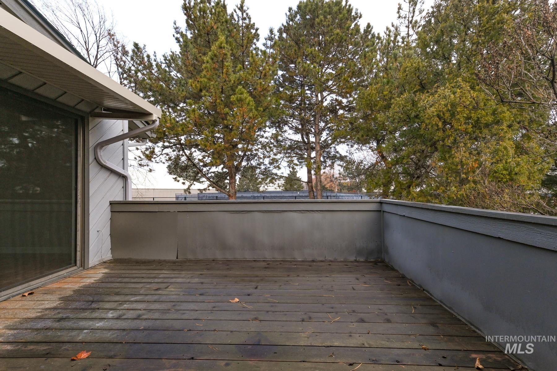 7208 West Cascade Street Boise, ID 83704 - Photo 33 of 49 View of wooden deck