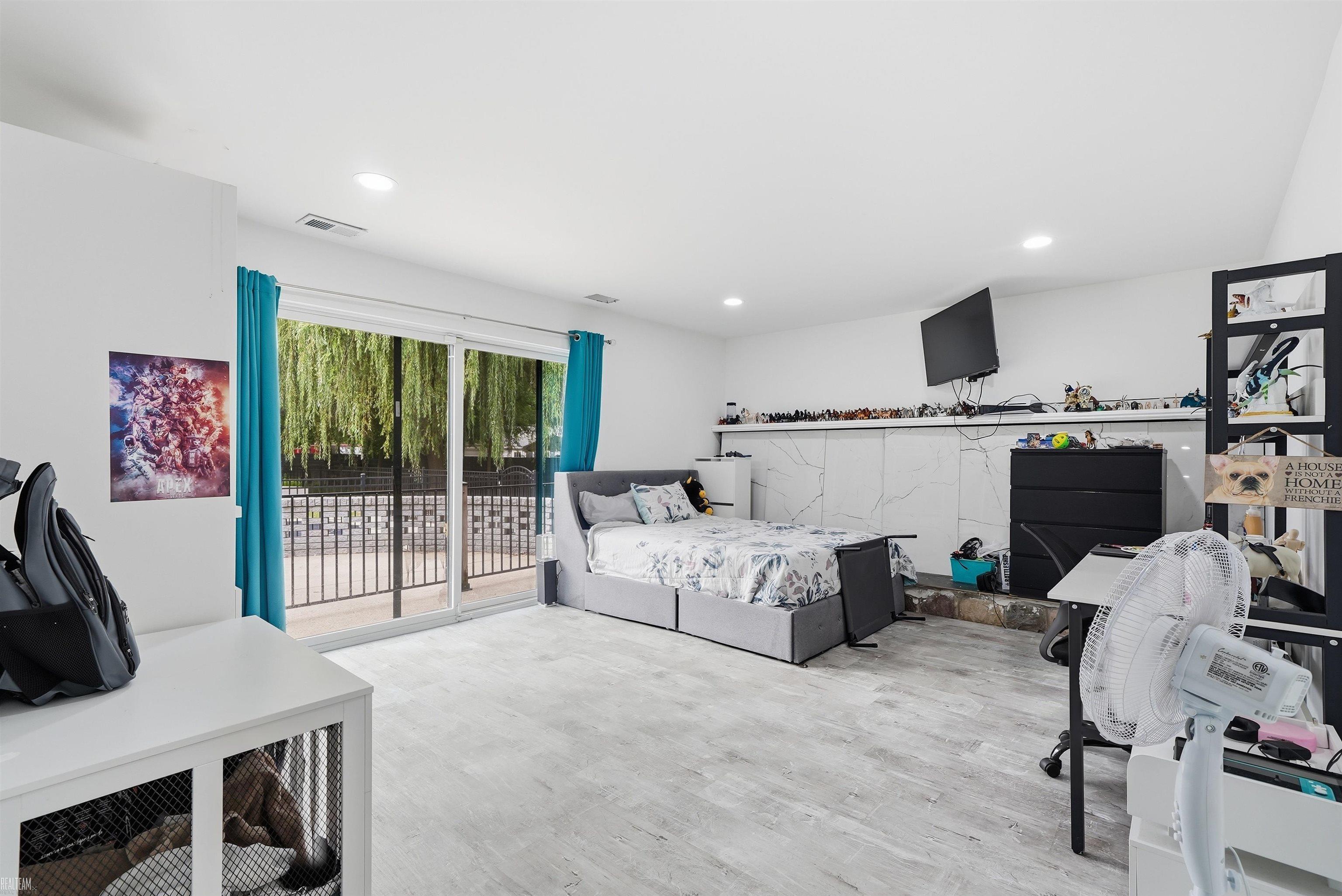 8650 Clinton River Road Sterling Heights, MI 48314 - Photo 21 of 63 Gallery Image 21