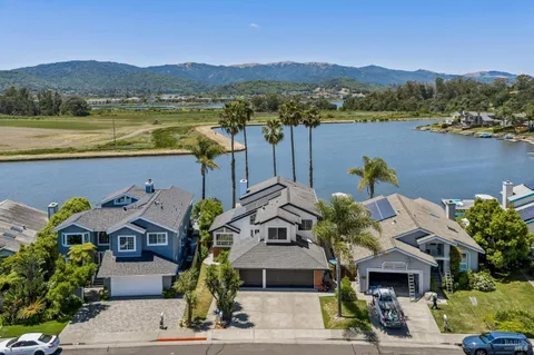 $1,799,000 | 35 Caribe Isle, Novato, CA 94949