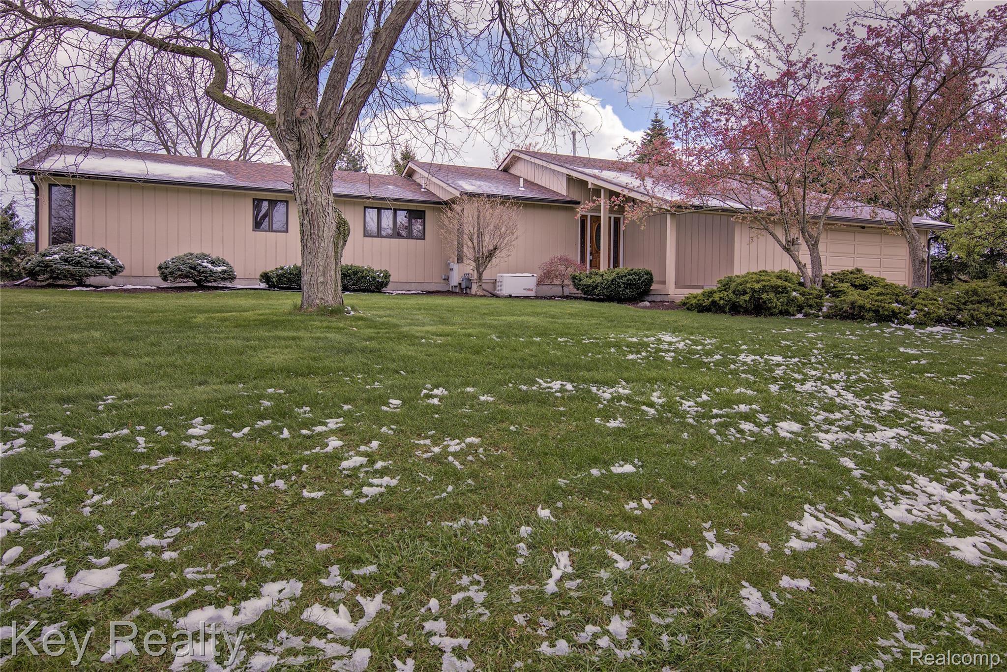 Welcome Home!  345 W Sigler, Carleton, MI  48117