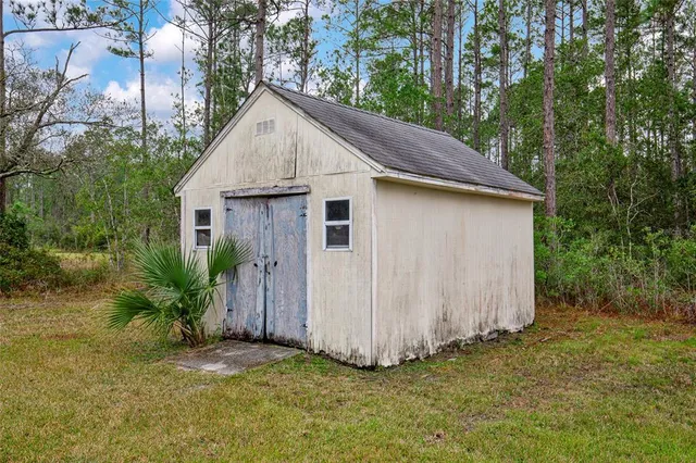 a view of a house with a backyard