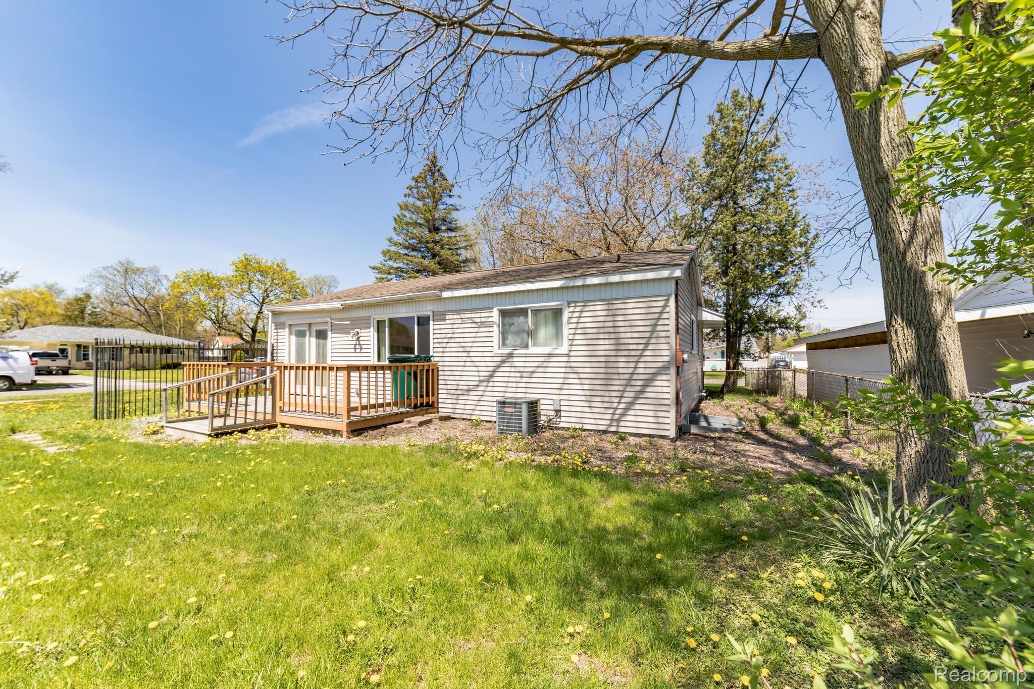 3309 Risdale Avenue Lansing, MI 48911 - Photo 9 of 31 5.jpg