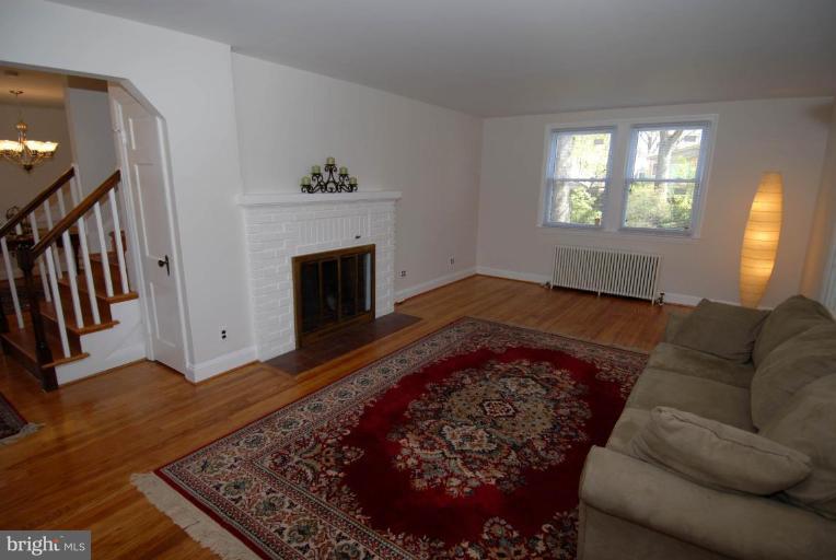 8907 Flower Avenue Silver Spring, MD 20901 - Photo 16 of 25 Living Room