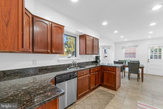 $1,175,000 | 5517 Huntington Parkway, Bethesda, MD 20814